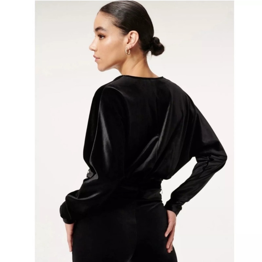 Good American Velvet Deep V Neck Long Sleeve Belted Blouse Black Size 2 / Size M - Picture 3 of 16